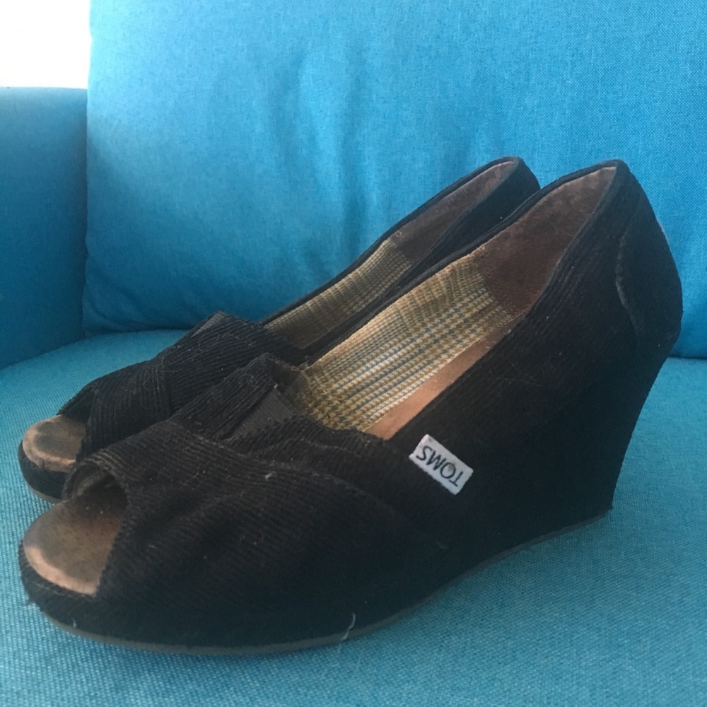 Tom’s shoes